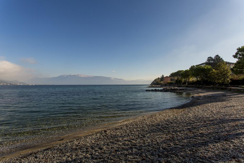 Hotel Gran Fausto Flats San Felice del Benaco Exterior foto