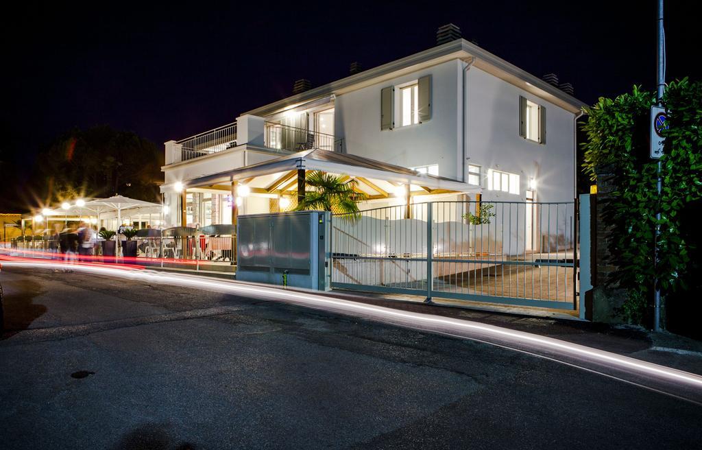 Hotel Gran Fausto Flats San Felice del Benaco Exterior foto